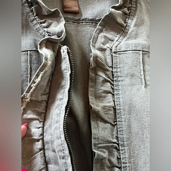Multiples Gray Ruffled Denim Jacket Zipper Closure Women’s Size 1X - Picture 3 of 15